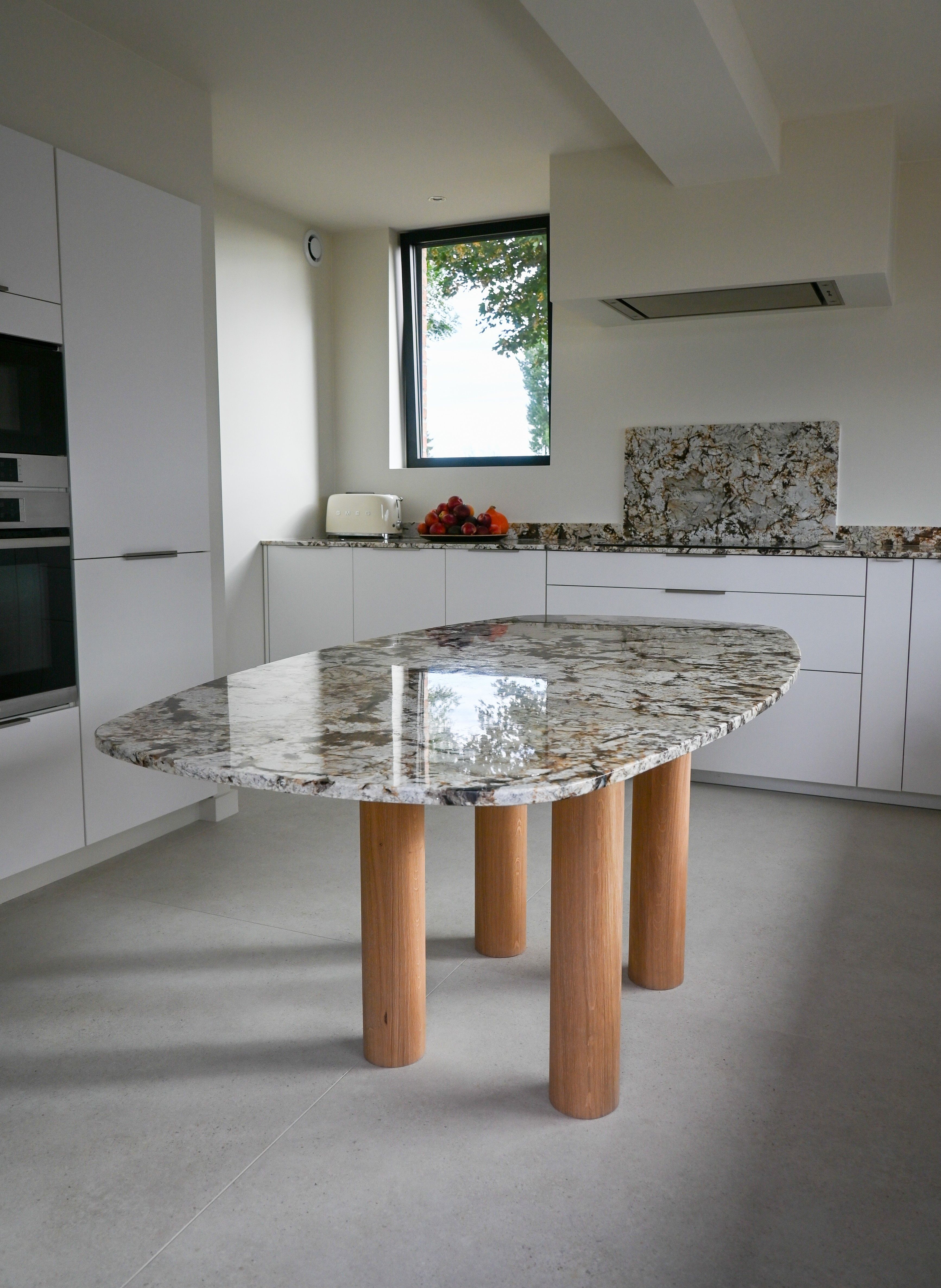 Table à manger Thibault — vue 1 agrandie