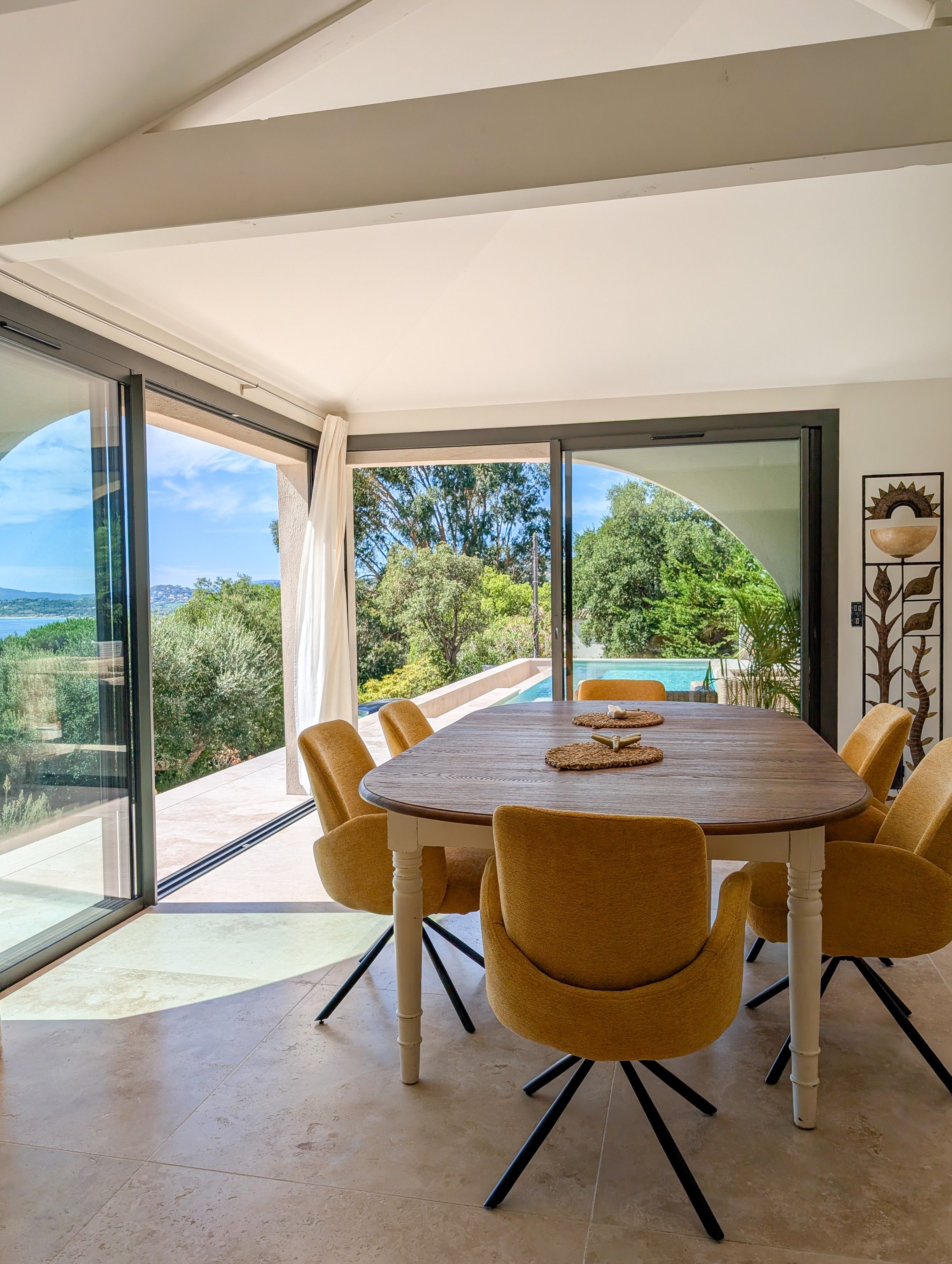 Table à manger Diane — vue 1 agrandie